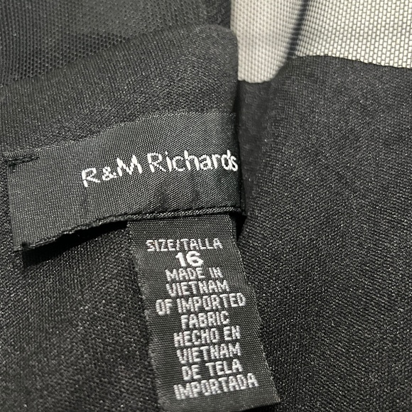 BEAUTIFUL FORMAL BLACK DRESS SIZE 16 - Picture 8 of 9